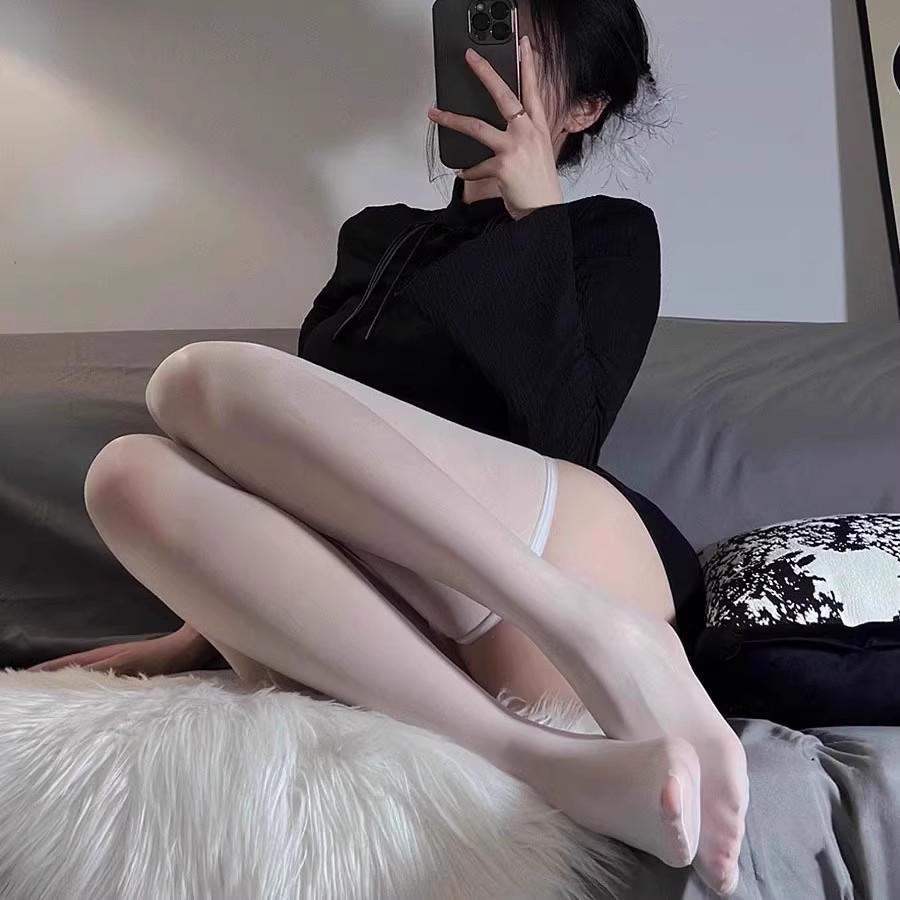 8D Luminous Reflective Horse Oil Over-the-Knee White Stockings, Seamless Red Thigh-High and Knee-High Socks for Women