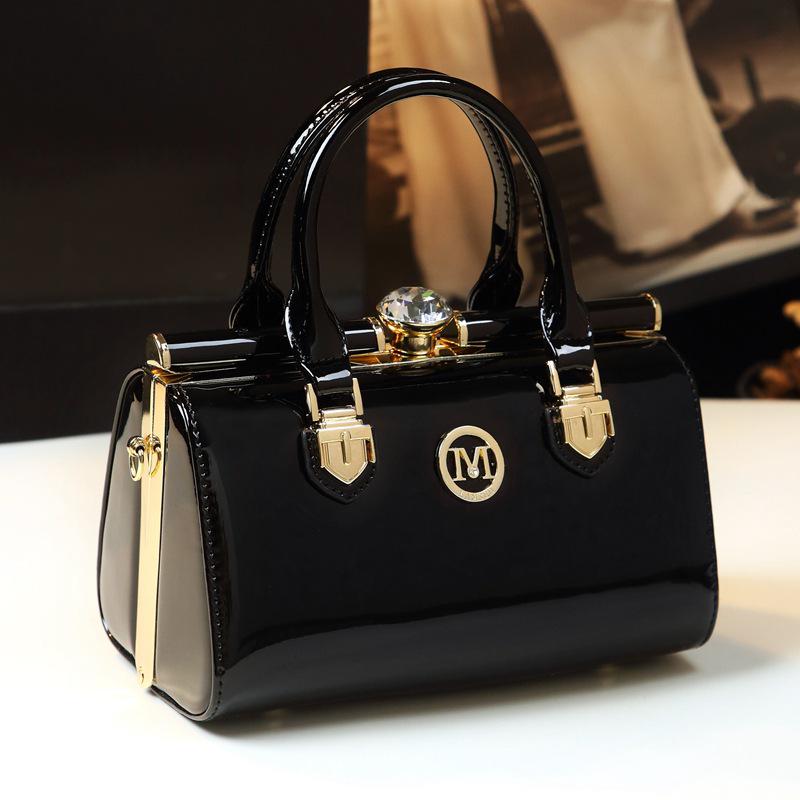 Женская сумка через плечо и руку со стразами 2024 года — стильная форма подушки из яркой кожи