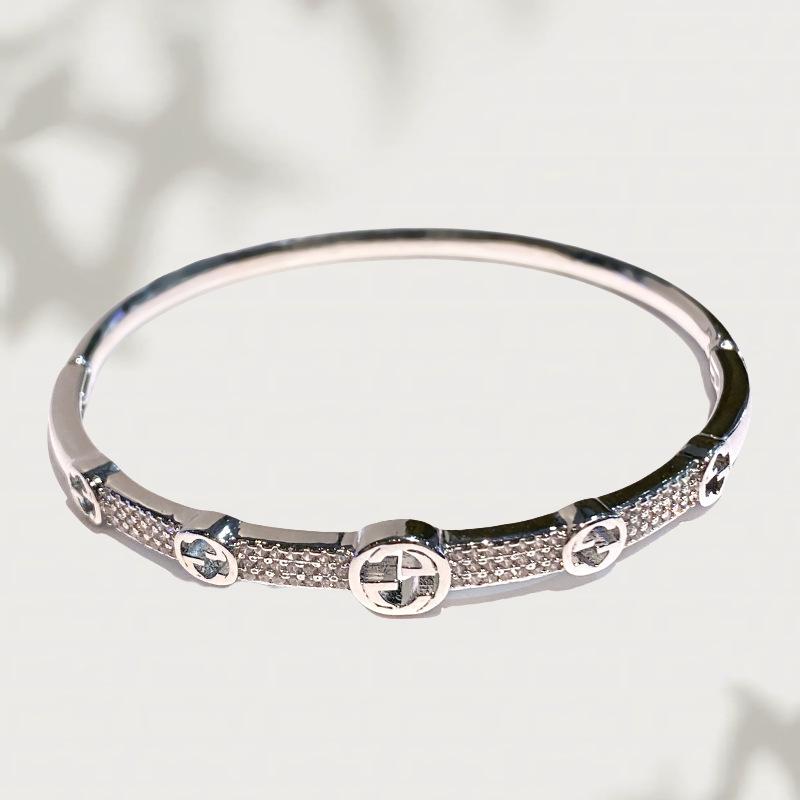 2026 Узловой Браслет Женский Премиум Легкая Роскошь Позолоченный 18K Золотом Изогнутый Браслет Украшения Ручные Украшения