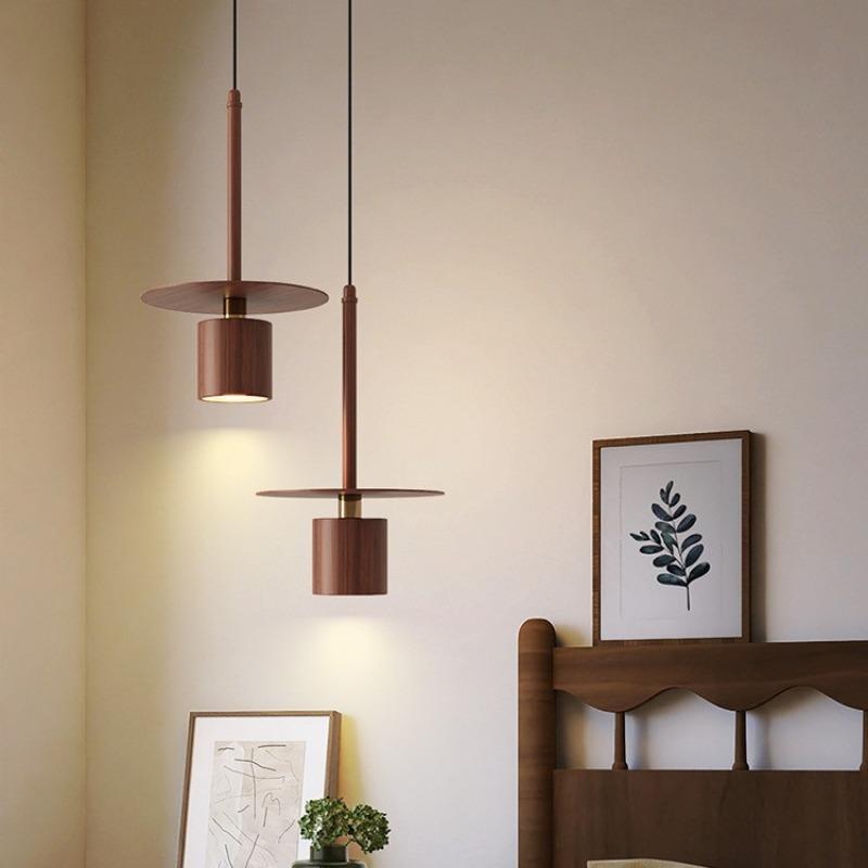 Простая вертикальная маленькая люстра для изголовья кровати