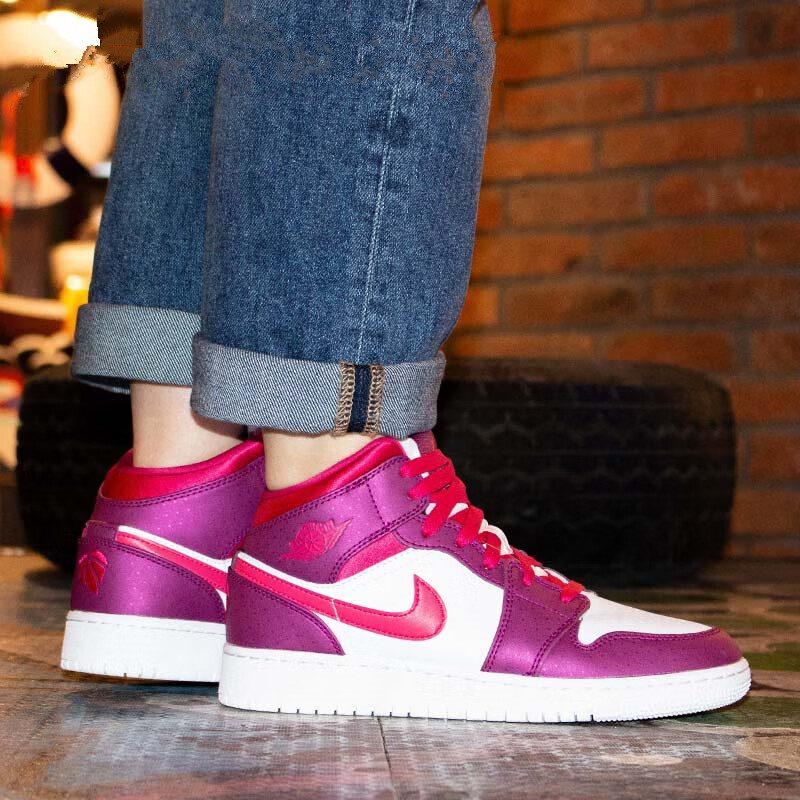 Jordan Баскетбольные кроссовки Air Jordan 1 Mid White Purple Унисекс 555112-661