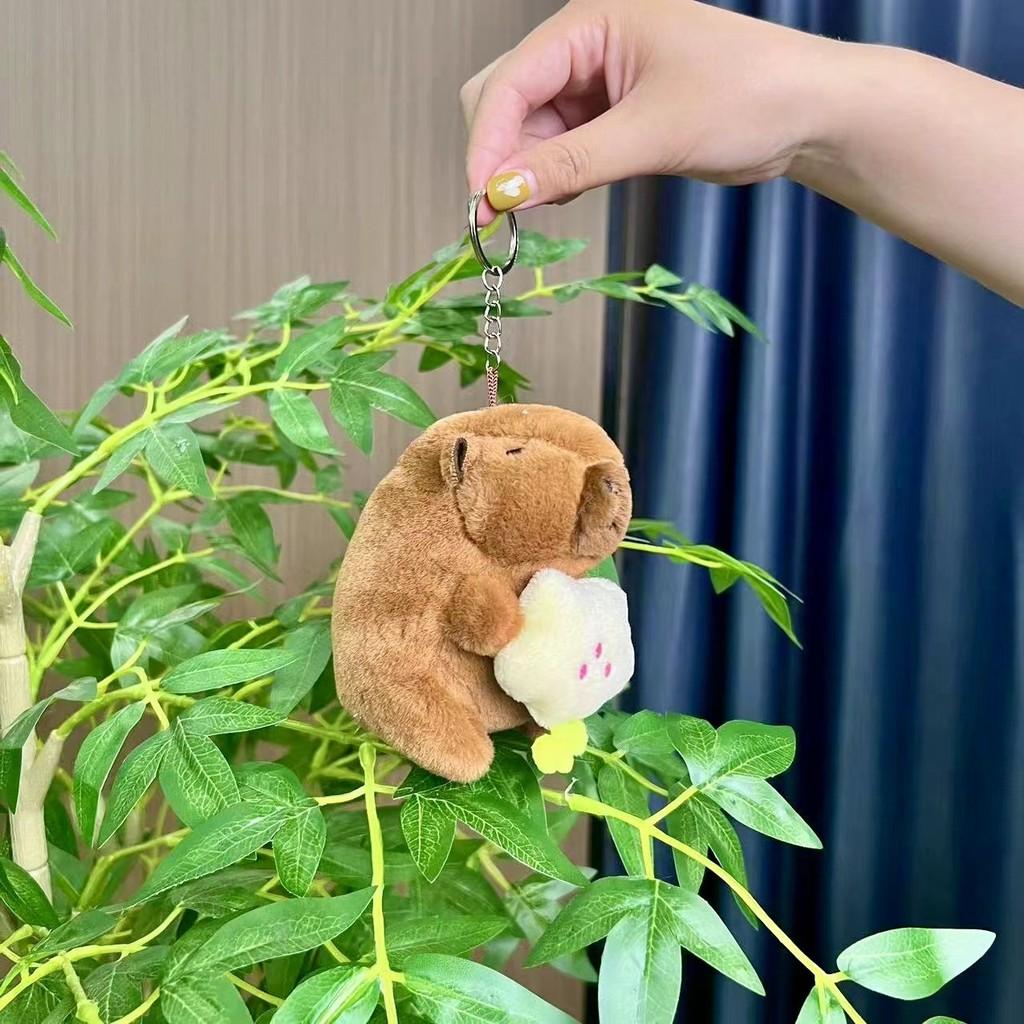 Забавный плюшевый брелок-капибара, красочный дизайн животного, идеально подходит для украшения детской комнаты или сумки
