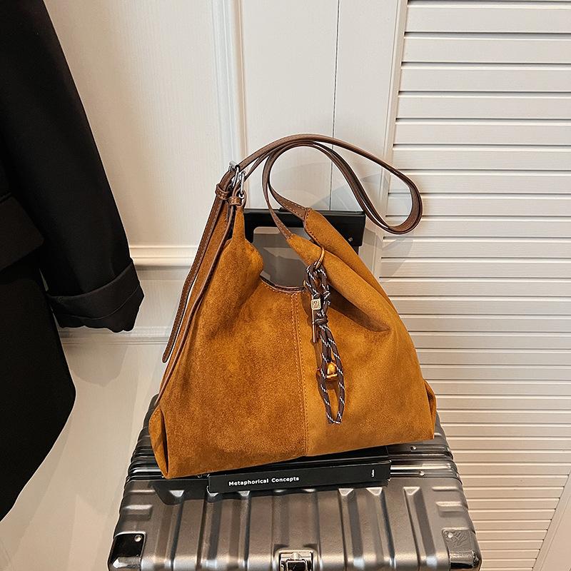 Матовая ретро-сумка женская большой вместимости 2025 новая осенне-зимняя повседневная на плечо женская сумка-тоут для поездок на работу