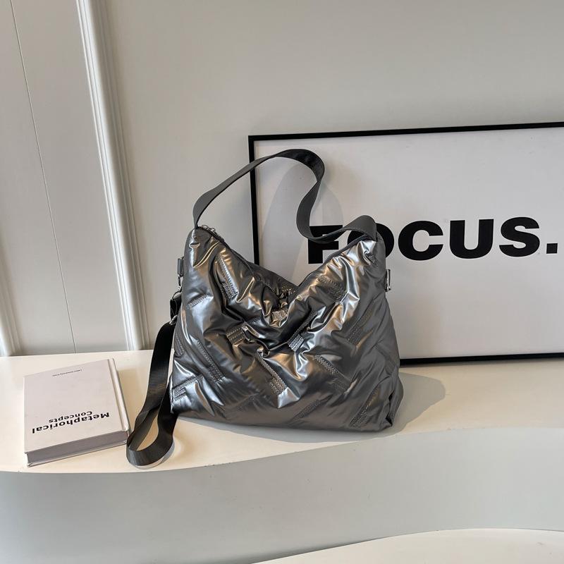 Осень и зима пуховик женский 2025 новый модный большой вместимости на плечо сумка-тоут для выхода в свет, для поездок на работу, сумка-мессенджер