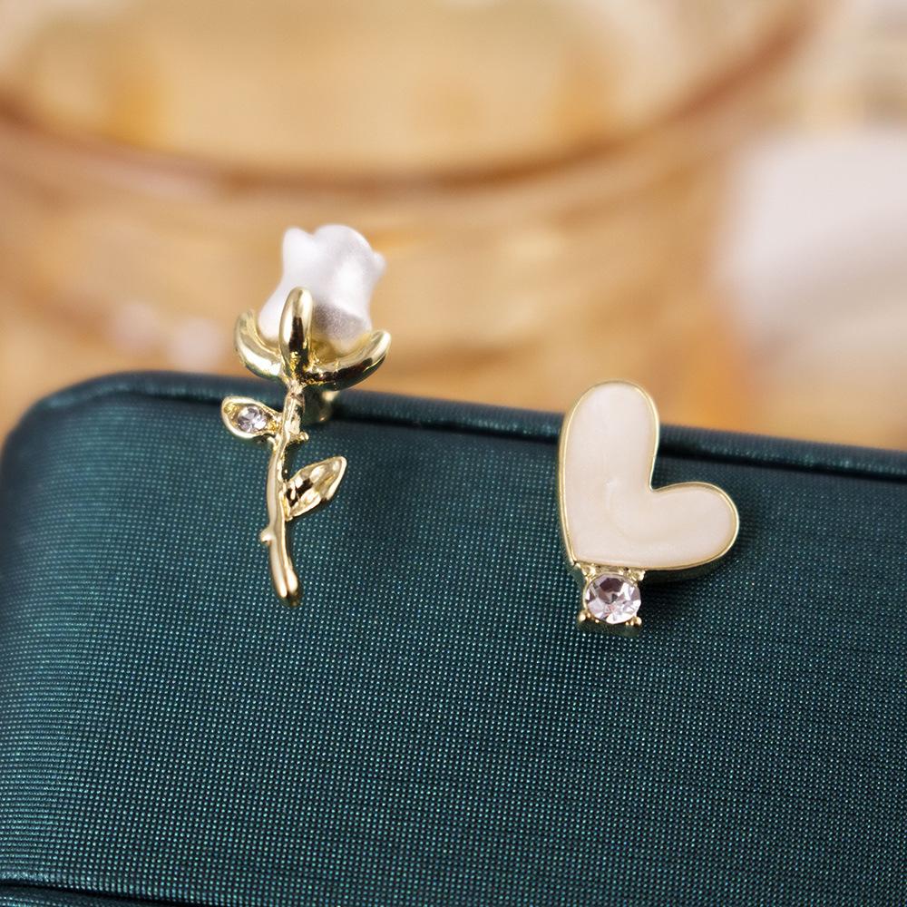 Light Luxury Exquisite Micro-inlaid Zircon Flower Earrings Elegant High-end Pearl Stud Earrings Niche Design Temperament Earrings