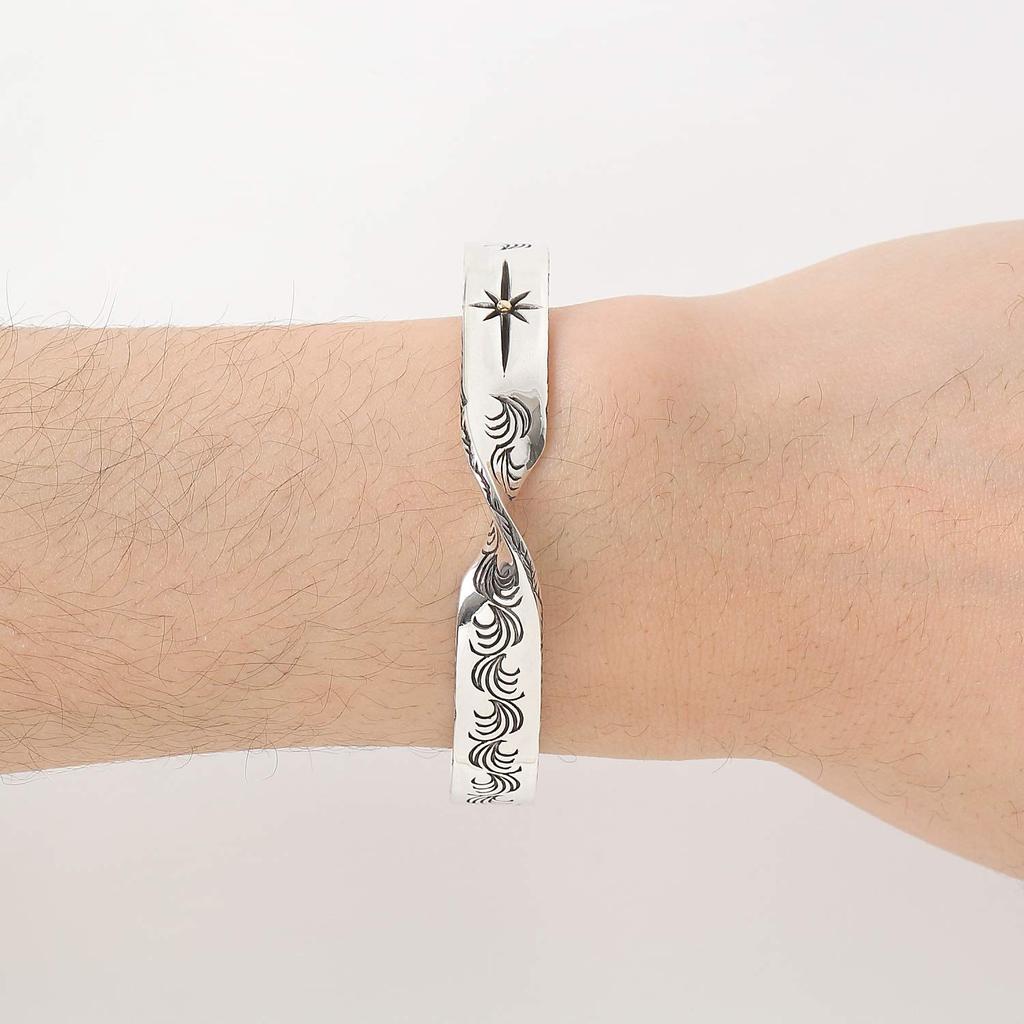 Серебряный браслет-манжета 925 пробы для мужчин Солнечный арабеск [cmy select] (04 Д)