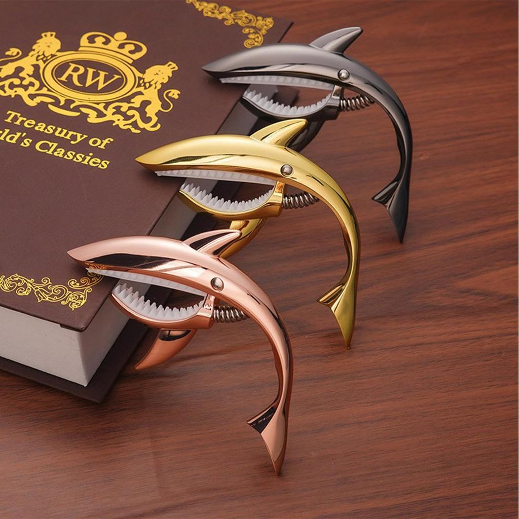ESJNNK Capo Shark Shape Guitar Capo One Touch Guitar Capo Tast Alloy для с 6 медиаторами Прочный черный акустическая/электрическая гитара/укулеле