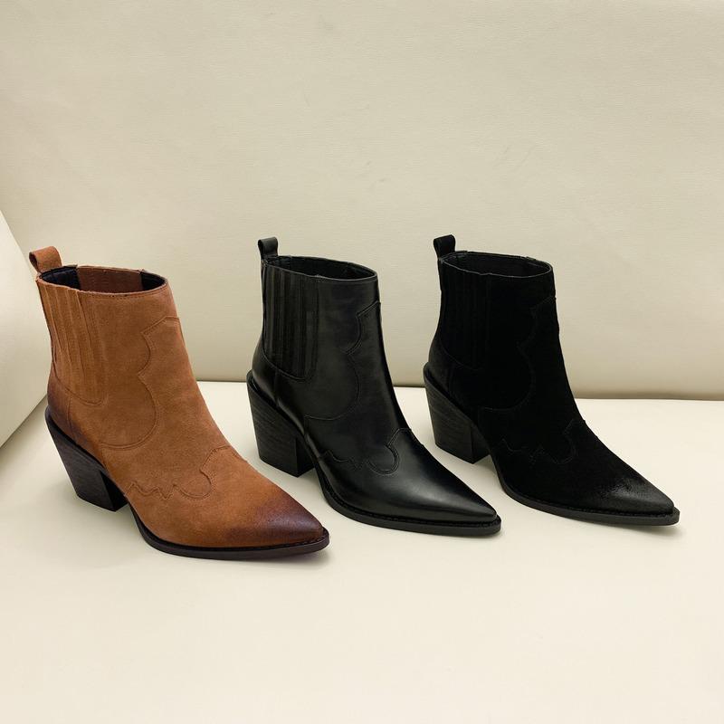 Женские ботинки из натуральной кожи с заострённым носком