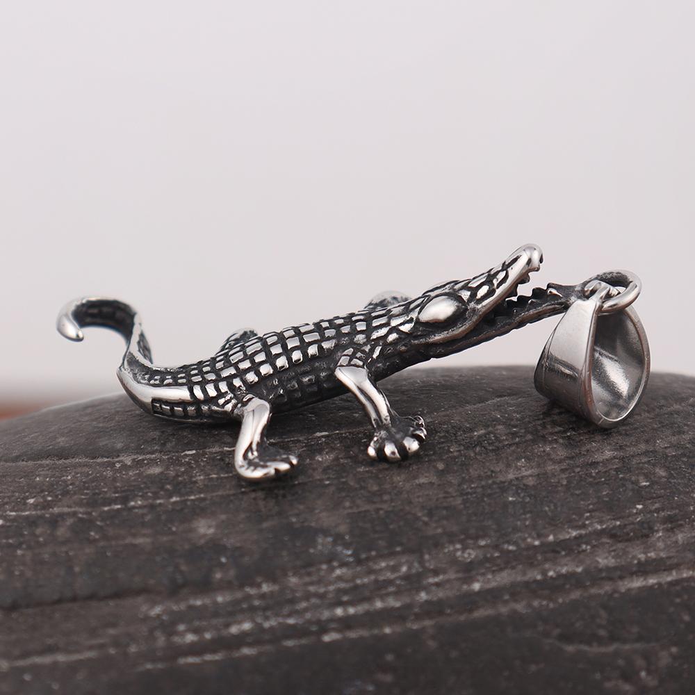 Creative Small Size Crocodile Necklace for Men Women Popular Stainless Steel Animal Pendant Fashion Charm Jewelry Gift