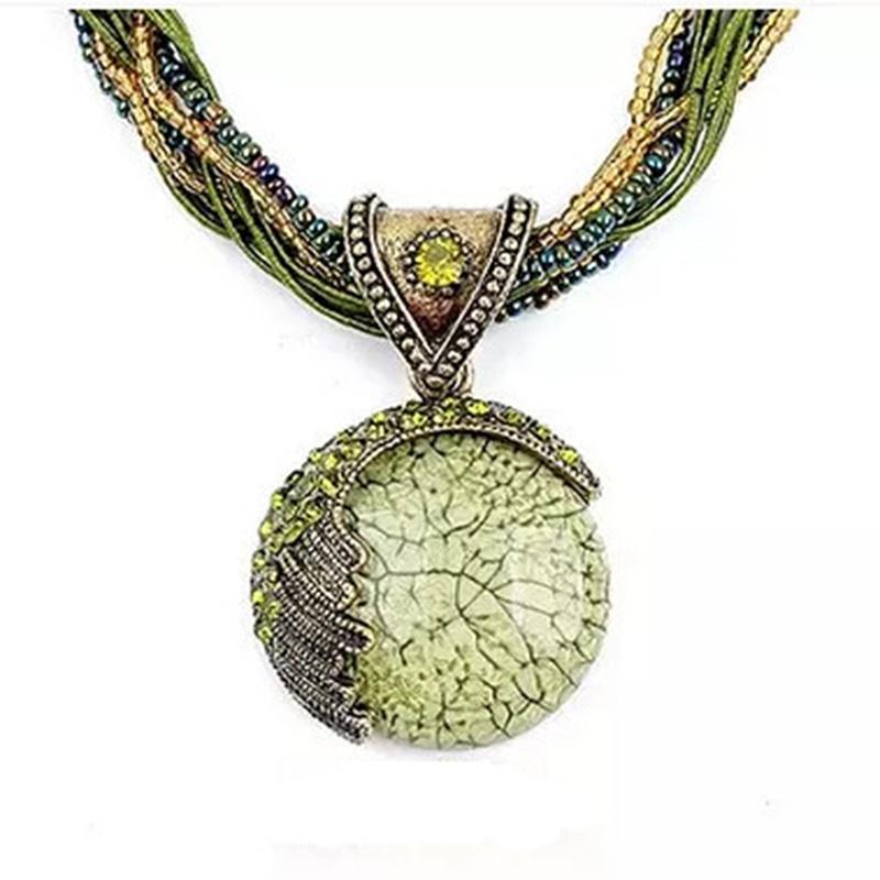 Богемское многослойное ожерелье из разноцветных драгоценных камней и бусин с уникальной подвеской