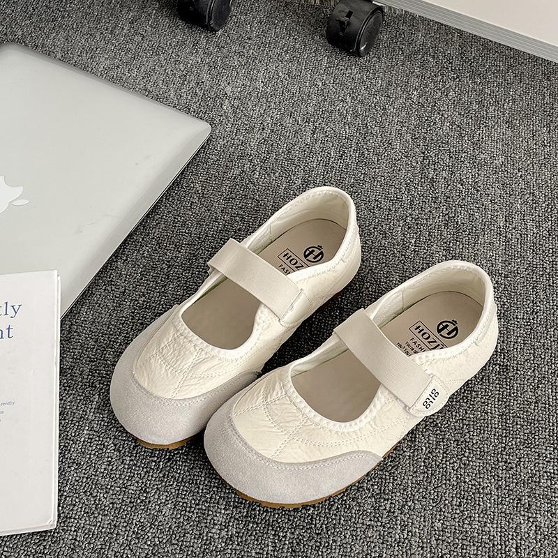 Retro white French ballet style flat bottom shallow mouth single shoes women's summer 2025 new inner height increase versatile Mary Jane shoes