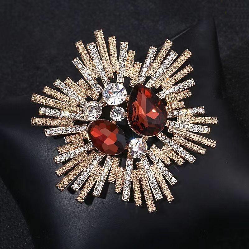 Brooch High-End Sense Niche High-End Women'S Silk Scarf Buckle Alloy Corsage Small Fragrant Wind Pearl Rhinestone High-End