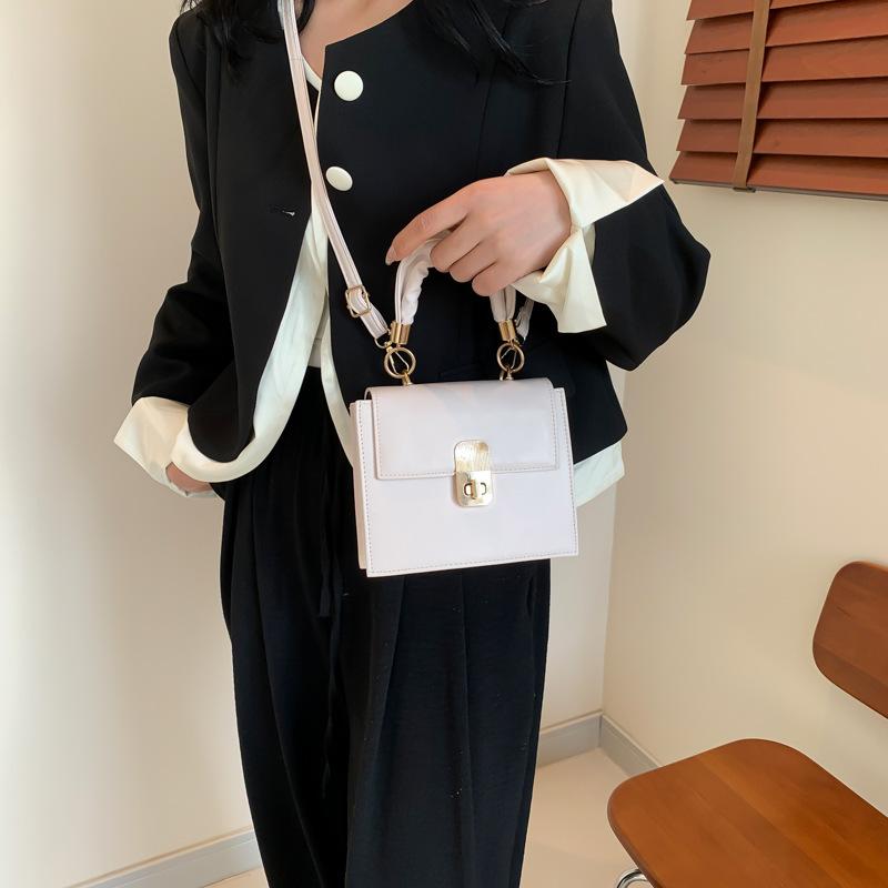 Высококачественная сумка через плечо для женщин, новая модная ручная маленькая квадратная сумка, универсальная сумка через плечо в стиле ретро на весну и лето