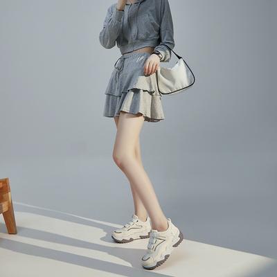 Толстоподошвенные увеличивающие рост маленькие белые туфли женские 2025 весна и лето новая кожаная повседневная спортивная легкая обувь на ремешках