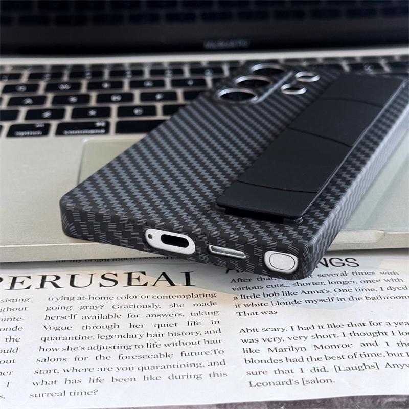 Luxury Carbon Fiber Pattern Silicone Wrist Strap Case For Samsung Galaxy S25 S24 S23 Ultra Plus Shockproof Hard PC Thin Cover