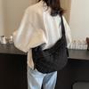 Large-capacity Casual Bag Women's New Versatile Simple Messenger Bag Diamond Class Commuter Dumpling Bag