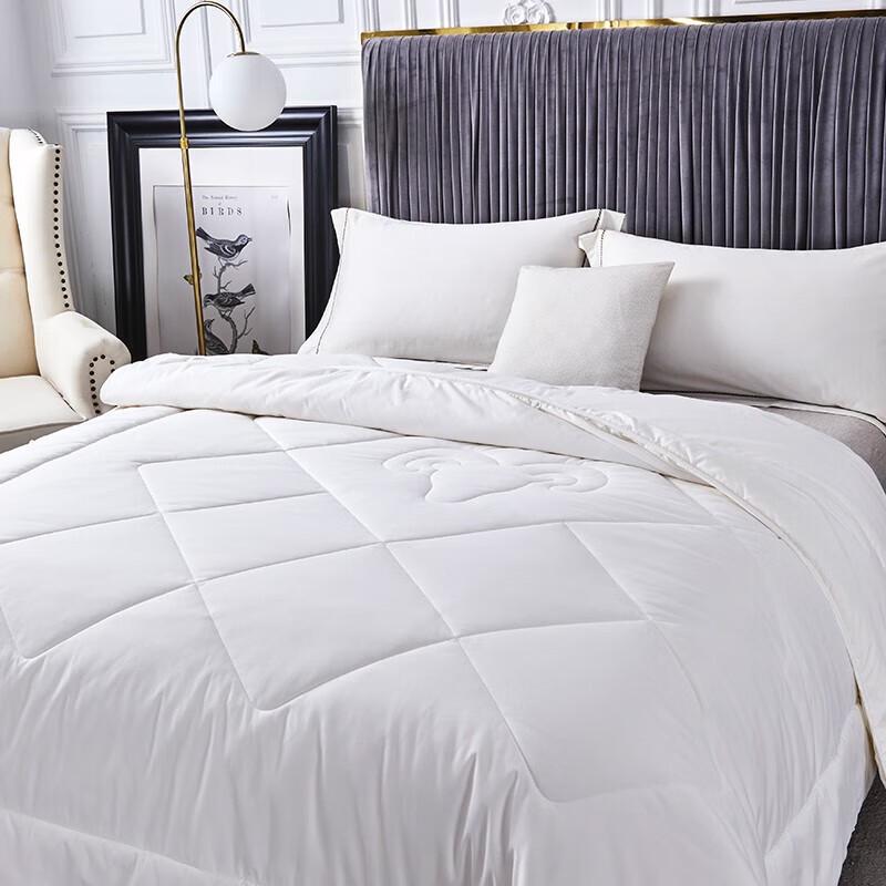 Мягкое одеяло из смеси соевого волокна и шерсти