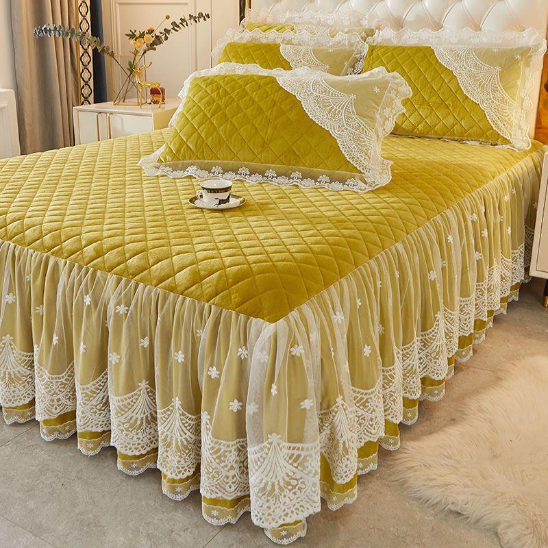 3pcs of Thickened Autumn and Winter Lace Bed Skirt, Crystal Velvet Bed Skirt Lace Bed Cover, Soft and Comfortable, Bedroom and Guest Room Bedding