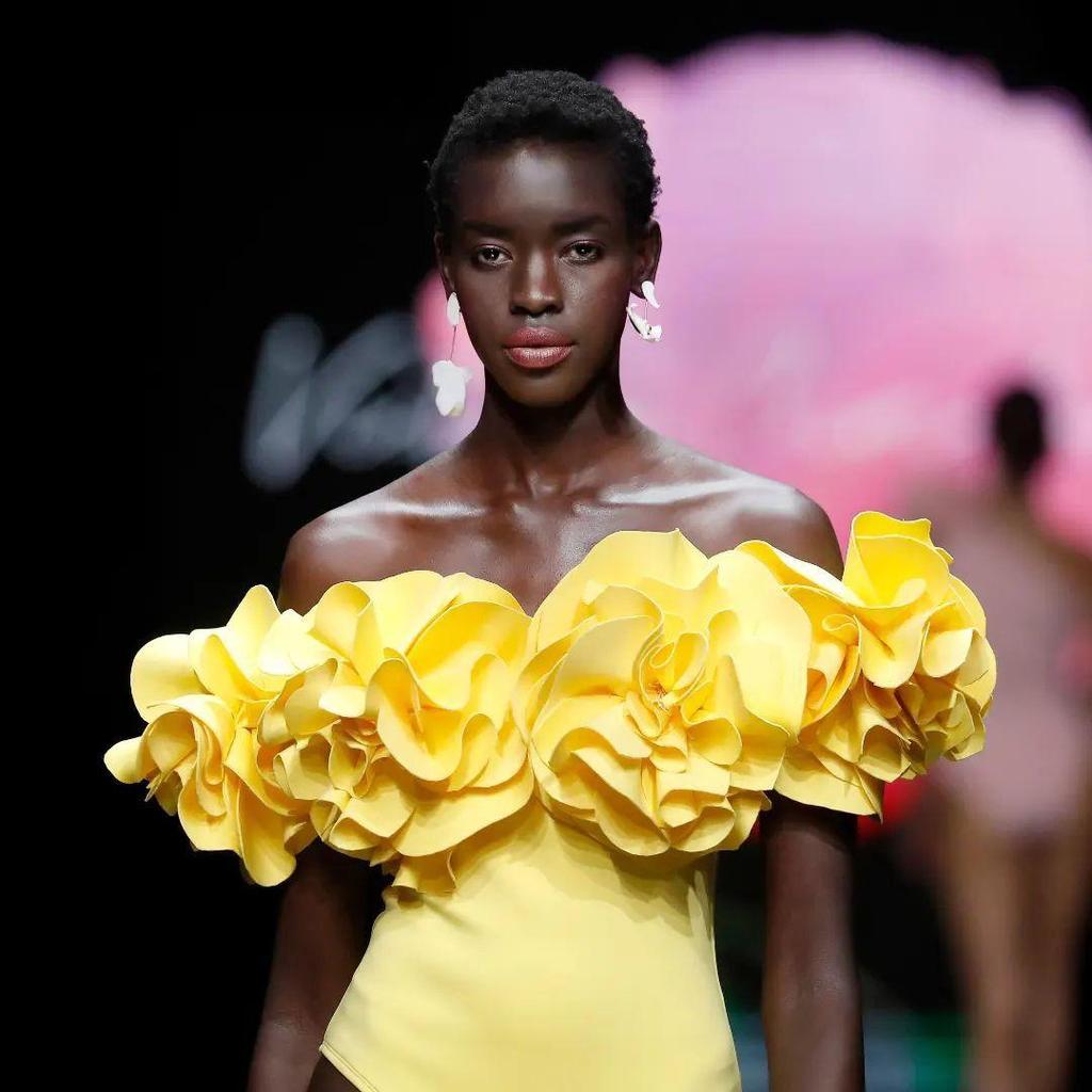 Сплошной желтый 2024 женский сексуальный цельный купальник с 3D цветком, купальник с открытыми плечами, пляжная одежда, летнее монокини, одежда для серфинга, купальный костюм