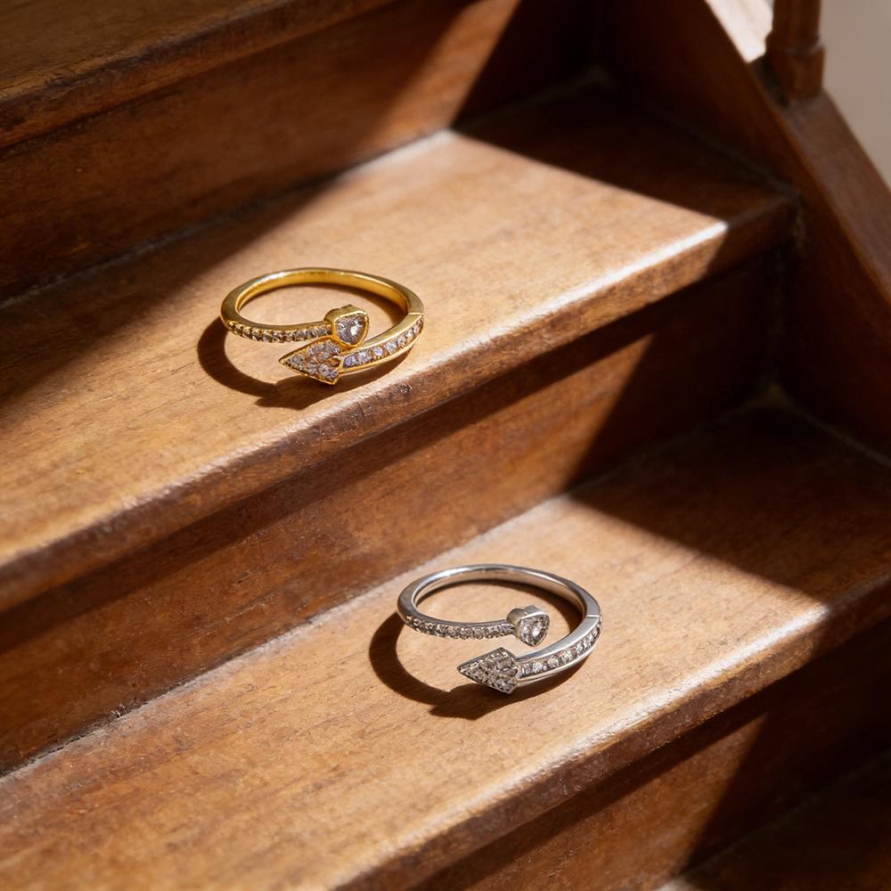 Двухцветное регулируемое кольцо из золота и серебра с инкрустацией бриллиантами в форме стрелы: Изысканные геометрические украшения для женщин