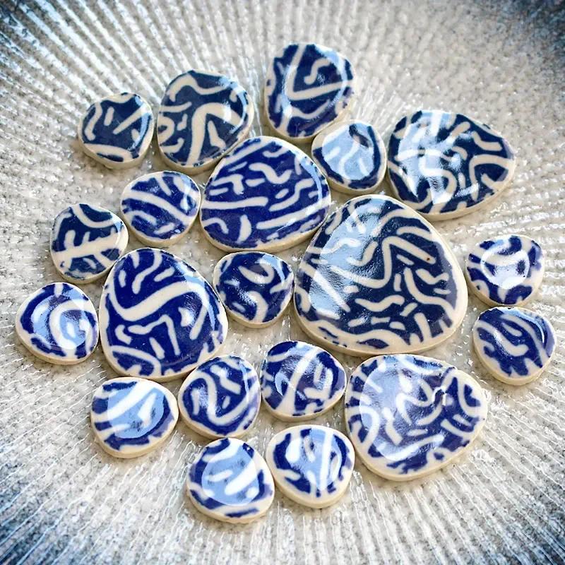 100g DIY Ceramic Mosaic Tiles Glass Leaf Petal Shape Handmade Ornaments Tiles Wall Crafts Crystal for Decorative Material Cerh1