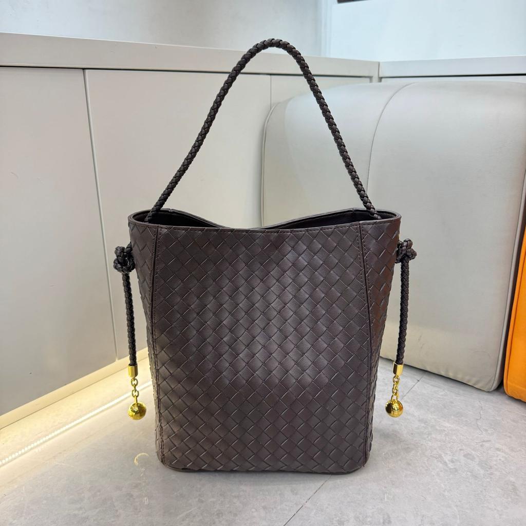 / Cross Border Новая одноплечевая повседневная сумка-ведро с узлом в виде маленького золотого шара Большая вместительная сумка для женщин