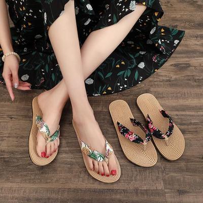 Женские шлепанцы на плоской подошве с ремешком в виде ананаса: Классические сандалии-вьетнамки из имитации соломы для ношения в помещении/на улице.