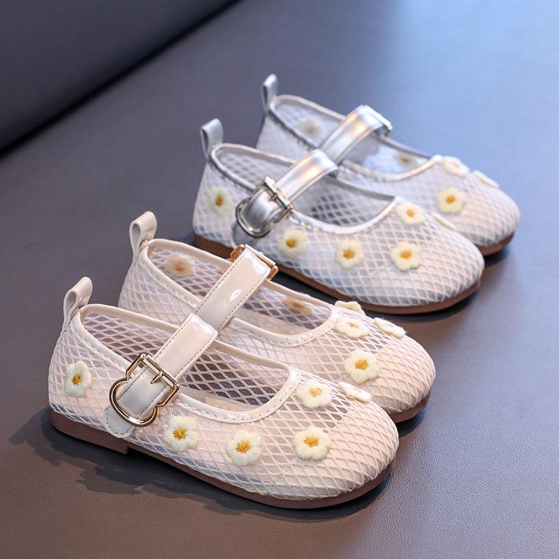Туфли-балетки для девочек, сетчатые дышащие детские сандалии, расшитые цветами, новинка лета 2025 года, детские туфли принцессы, милый тренд, мягкая подошва