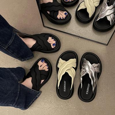 Модные повседневные шлепанцы-кроссовки женские 2025 лето новые ленивые на толстой подошве с открытым носком для отпуска пляжные сандалии прилив