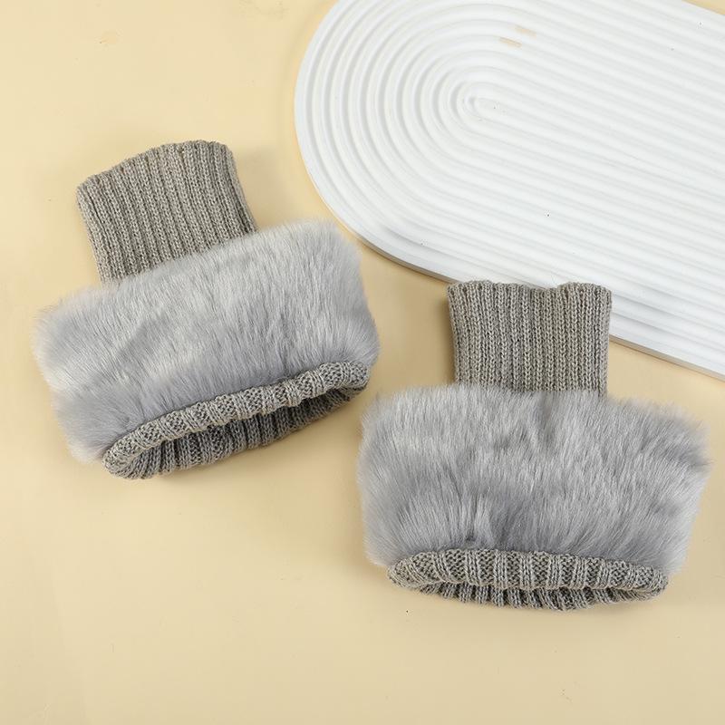 Женские пушистые вязаные гетры – однотонные, короткие, с отворотами, для осени и зимы.