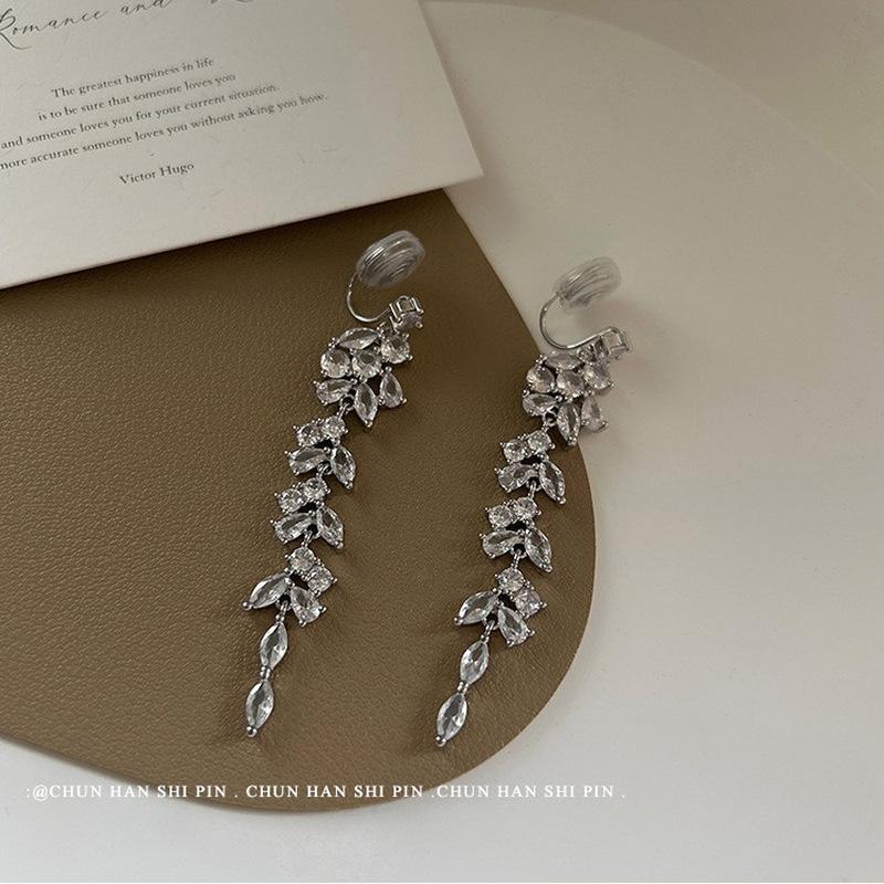Full of zirconium mosquito coil disc ear clips without ear holes, women's fringed long earrings, light luxury, high-end explosive earrings earrings