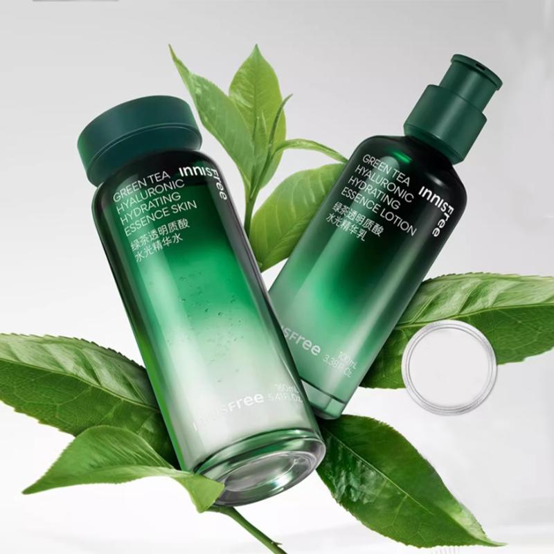 Innisfree Увлажняющий набор с семенами зеленого чая в маленьких зеленых бутылочках - набор из трех предметов увлажняющая эссенция-вода с зеленым чаем 160 мл увлажняющая эссенция-лосьон с зеленым чаем