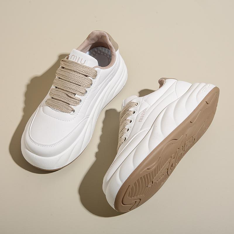 Маленькие белые туфли женские весенние новые толстые подошвы высокие туфли для досок одинарные повседневные женские спортивные туфли