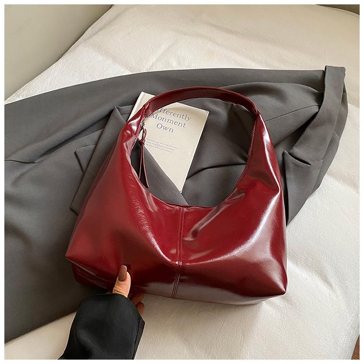 Large Capacity Retro Underarm Bag Women's 2025 New Fashion Oil Wax Leather Shoulder Bag High-end Commuter Croissant