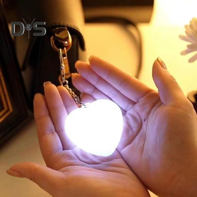 Брелок-ночник с сенсорным управлением в форме сердца – Портативный светодиодный светильник для настроения и украшение на елку, Идеально для подарков паре