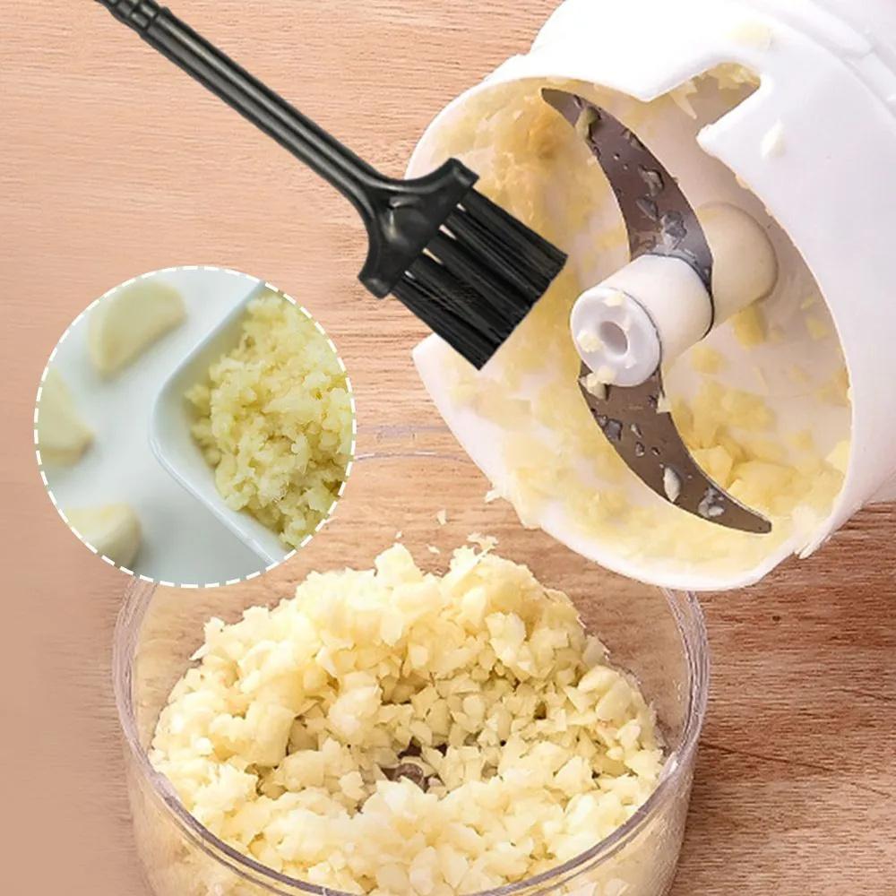 Многоцелевая чистящая щетка с длинной ручкой и жесткой щетиной для детальной очистки поверхностей и труднодоступных мест