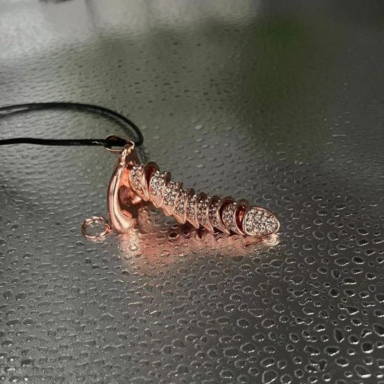 Мужское ожерелье Забавный подарок Эротическая личность Золотой Унисекс Сплав Инкрустированный стразами Подвеска в виде пениса Модная бижутерия