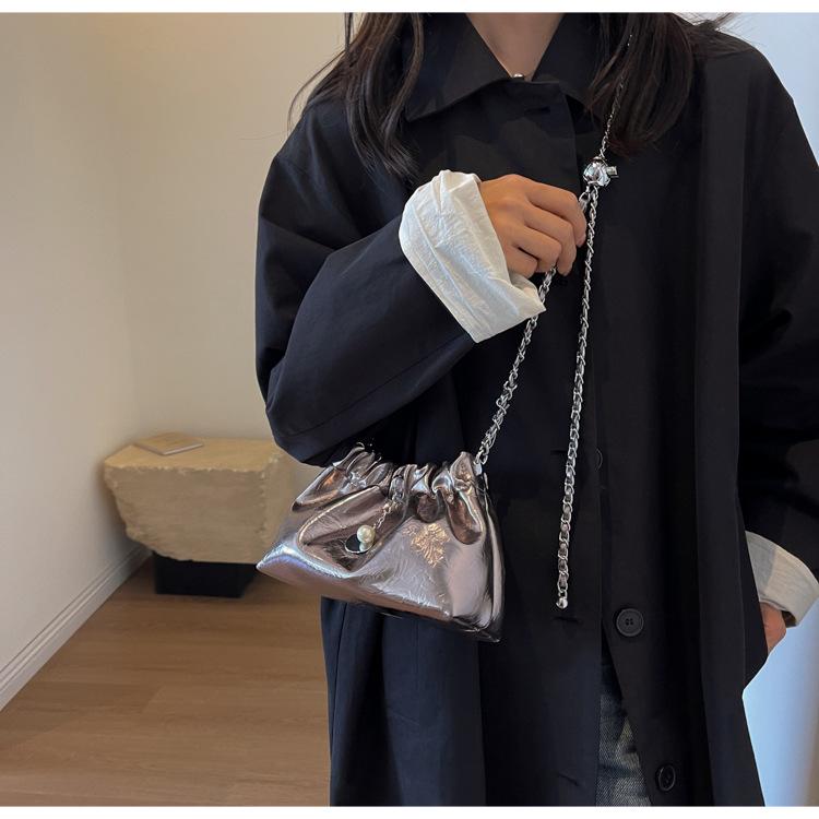 Трендовая дизайнерская женская сумка-ведро на цепочке через плечо и кроссбоди 2023