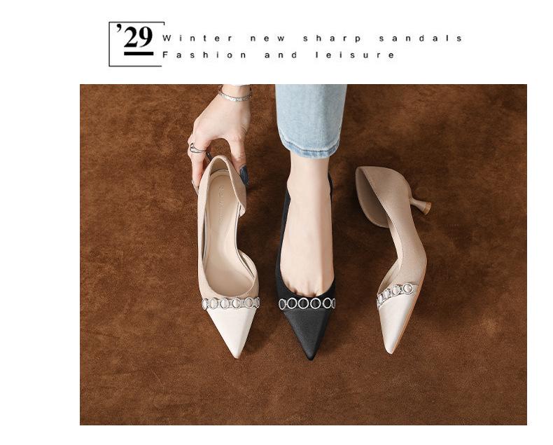 Изысканные атласные туфли-мюли на шпильке: Женские туфли с острым носком, боковыми вырезами, коллекция весна-лето 2025