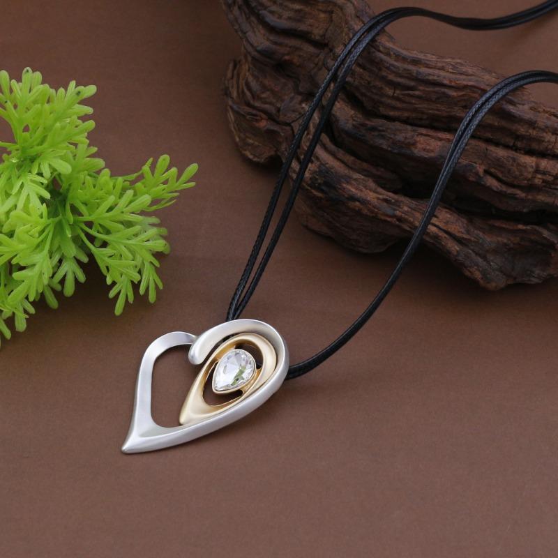 Новая матовая полая геометрическая любовь длинная подвеска женское простое и продвинутое чувство инкрустированное бриллиантами сердцевидное универсальное ожерелье