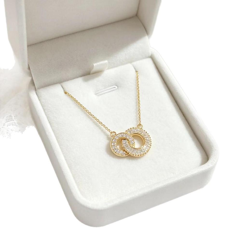 Exquisite Rhinestone Interlocking Circles Pendant Necklace - Versatile Clavicle Chain for a Sparkly Summer Outfit