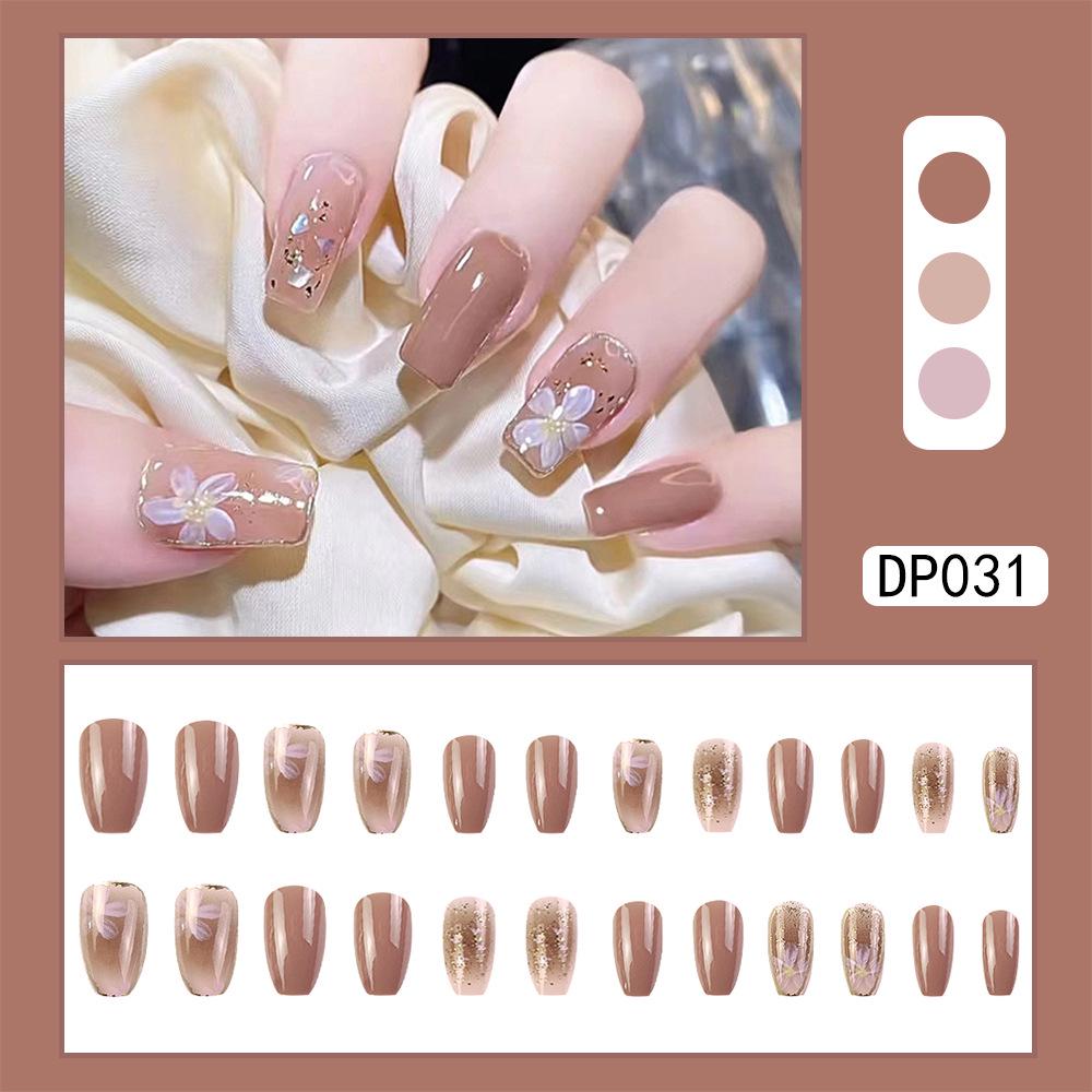 Многоразовый набор для дизайна ногтей Blush: 24 съемные наклейки для ногтей