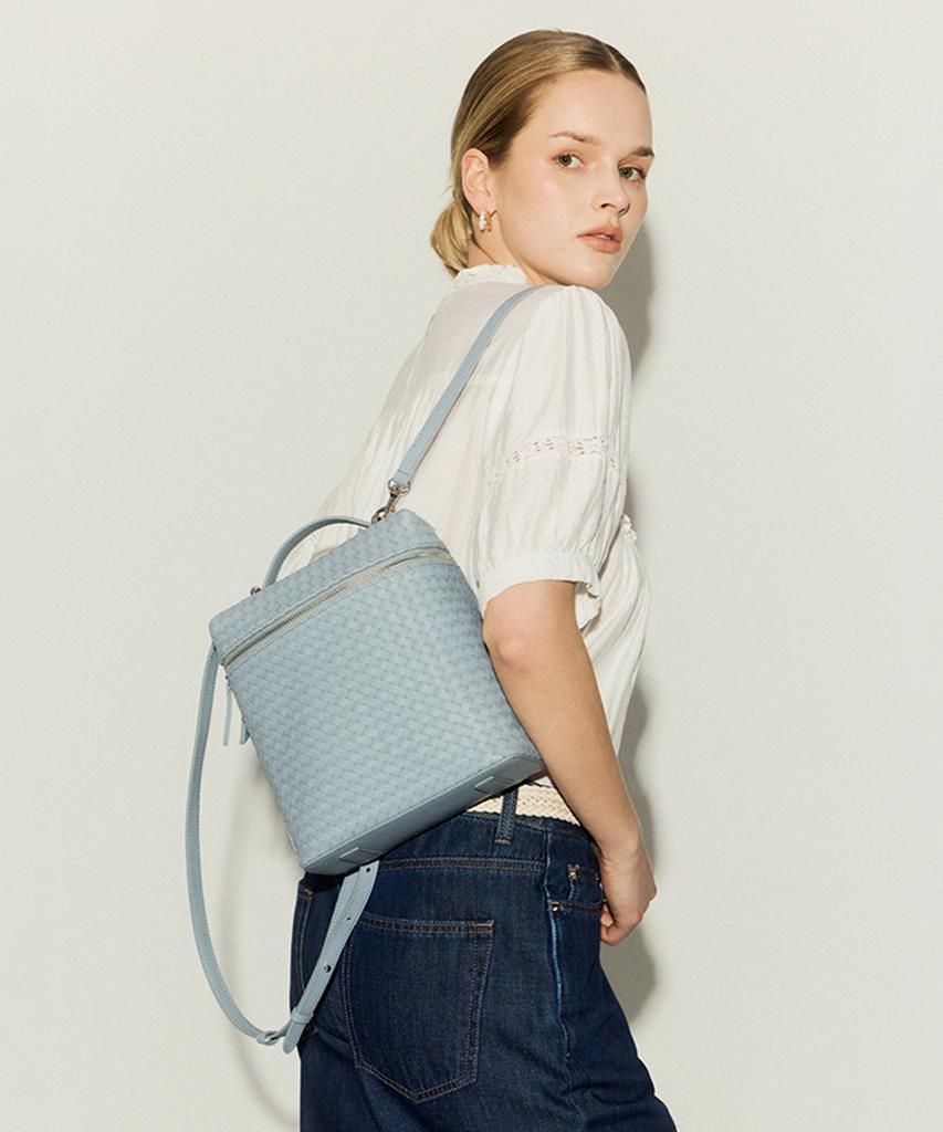 Barneys Newyork 26Ss Weaving Leather Backpack Light Blue