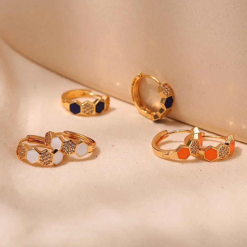 Тонкие серьги-кольца с покрытием K Gold, медь, инкрустация цирконами, эмаль, для женщин