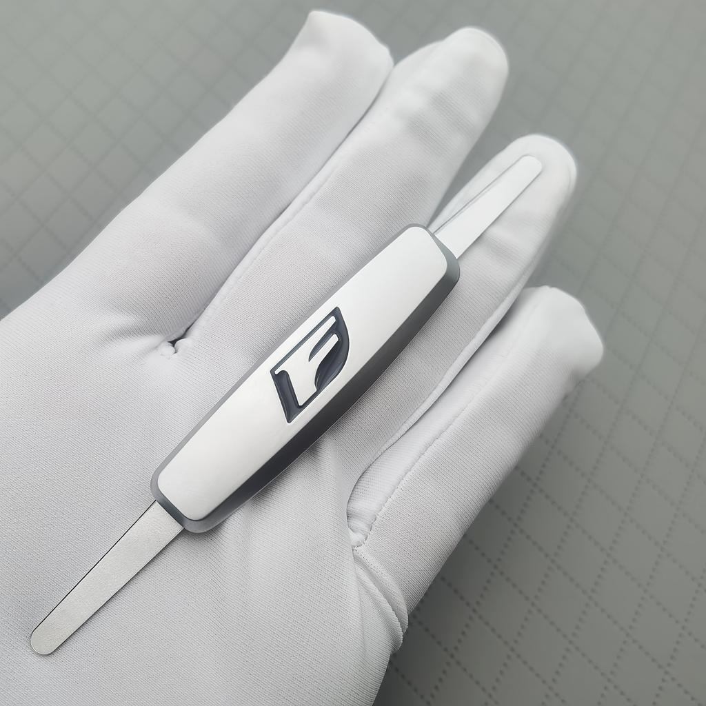 1 шт. Совместимая эмблема для сиденья автомобиля F SPORT ES RX NX LS UX LM LX GX LC RZ IS CT GS RC HS SC - 3D Металлическая эмблема с логотипом F Прочная металлическая табличка с названием Подходит