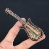 Натуральный камень пренит с моховым агатом, ручная работа, обмотка из медной проволоки, кулон в виде гитары 4.53 v8b49
