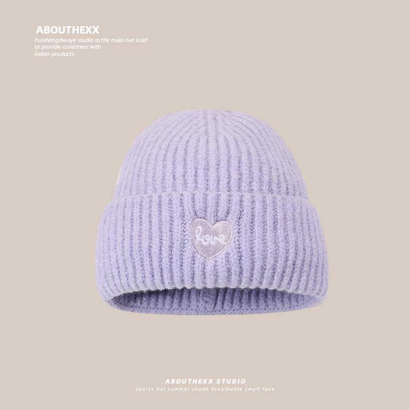 Женская шерстяная шапка с вышивкой Love: Удобная теплая защита ушей для осени/зимы 2024 г.