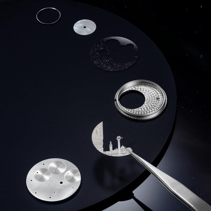 Venezianico Аналоговые часы Venezianico REDENTORE Смещенный от центра циферблат На циферблате использованы авантюриновое стекло и перламутр Bellanotte-1221575