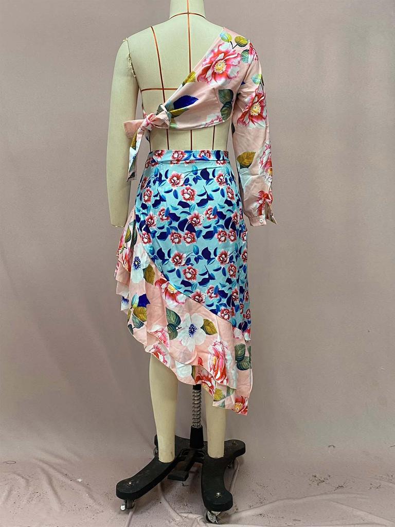 Асимметричное платье-труба с одним рукавом и принтом, с отстрочкой на талии