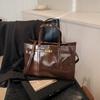 Ретро сумка-тоут большой вместимости женская 2025 осень и зима новая повседневная сумка через плечо для поездок на работу премиальная сумка-мессенджер